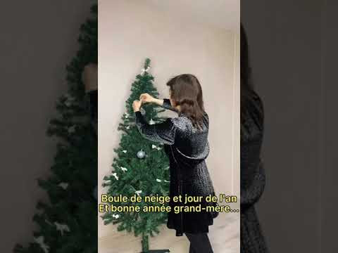 Пожалуй, самая известная новогодняя французская песня 