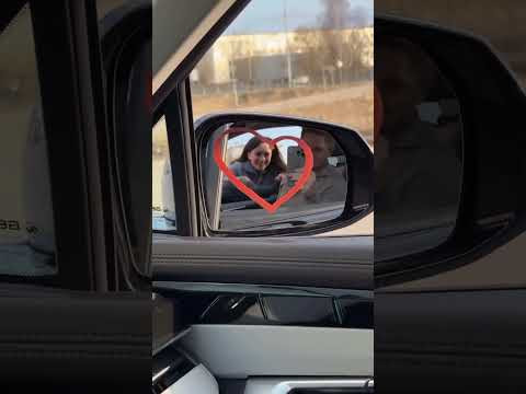 Подловил жену 