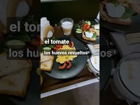 Сніданок у номер. Servicio de habitaciones.