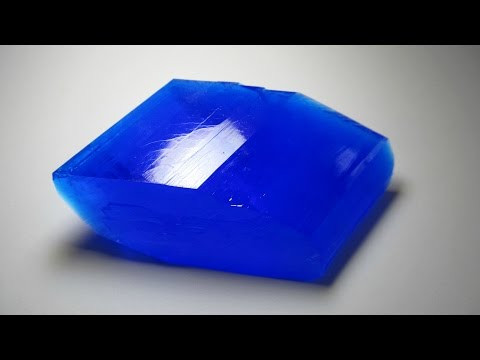 Кристалл из медного купороса.