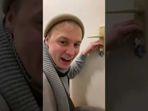Отпереть и запереть дверь 