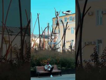 А какой вы ассоциируете цвет с Москвой?
